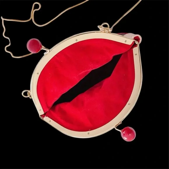 Cupcake Crossbody Bag W/ Kisslock - Picture 4 of 4